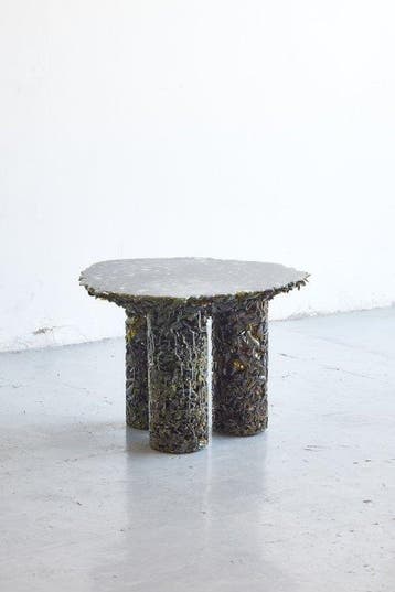 Josep Vila Capdevila - Bijzettafel - Glas, Hars - Kater