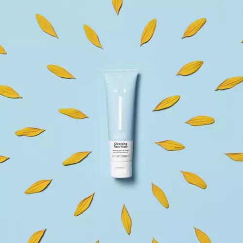 Naïf Face Cleansing Face Wash (Reiniging), Handtassen en Accessoires, Uiterlijk | Gezichtsverzorging, Nieuw, Verzenden