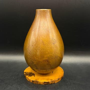 Ikebana-vaas, bekroond Yoshihisa Hasegawa bronzen klaproos