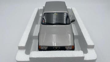 Laudoracing 1:18 - Voiture miniature - Alfa Romeo 75 1.6-1.8