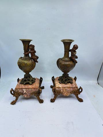 Ornement décoratif (2) - Vases avec putto - France -