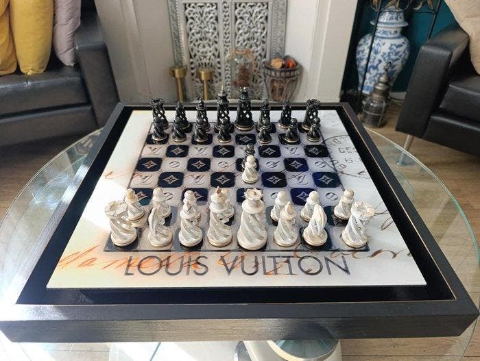 Dominique Kleiner - VUITTON – Échiquier d’exception 47 x 47, Antiquités & Art, Art | Objets design