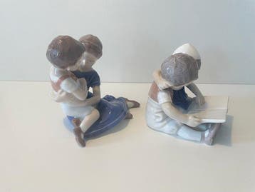 Bing & Grondahl - Figuur - seated pairs of children (2) -