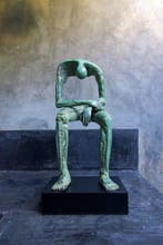 Sculpture, Modern Bronze Sculpture - Seated Bronze Sculpture, Antiquités & Art