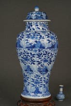 Vase - Porcelaine - Lotus Petal Cartouches, filled with