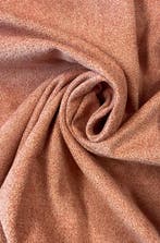 Zacht textiel met cinigliato structuur, warme zalmkleur met