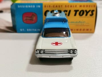 Corgi Toys 1:43 - Voiture miniature - Superior Ambulance on