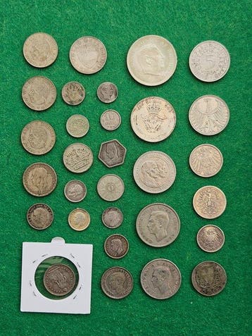 Wereld. 30 silver coins 194 g gross or 4.1 oz ASW 1874/1967,, Postzegels en Munten