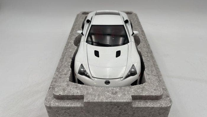 Autoart 1:18 - Modelauto - Lexus LFA 2010 - (cod.C23), Hobby en Vrije tijd, Modelauto's | 1:5 tot 1:12
