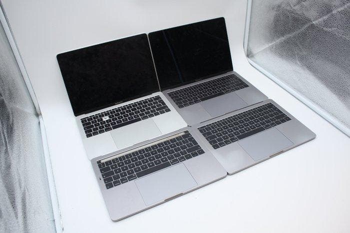 Rare find: Lot of 4 Apple MacBook Pro 13 (2017/2019) | Core, Games en Spelcomputers, Spelcomputers | Overige Accessoires