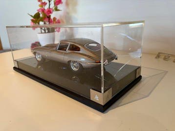 Amalgam 1:18 - Voiture miniature - Jaguar E-type, Hobby & Loisirs créatifs