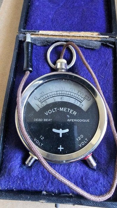 Voltmeter (2) - IJzer - 1970-1980 - Voltmeter en, Antiquités & Art, Antiquités | Assiettes décoratives & Carrelages