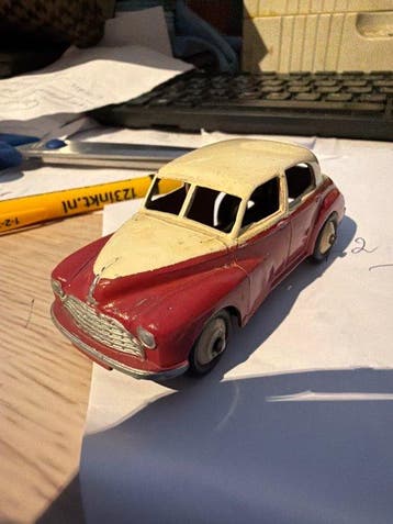 Dinky Toys 1:43 - Model sedan - Morris Oxford, Nieuw