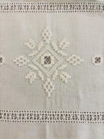 Nappe (9) - 170 cm - 170 cm - Broderie à la main