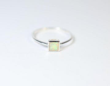 Ethiopisch opaal / Welo-opaal ring / nieuw- 0.92 g - (1), Verzamelen