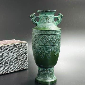 Vaas - Brons (Takaoka Doki), Diepgroene patina, reliëf