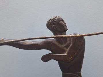 P. Freddy - sculptuur, Speerwerper - 27 cm - Metaal, Koper