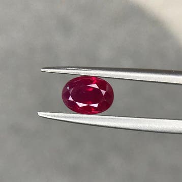 Sans prix de réserve - 1 pcs Rouge Rubis - 0.90 ct - GUILD