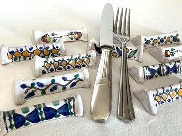 Artisanale keramische bestekleggers “Porte Couteaux” , met, Antiquités & Art