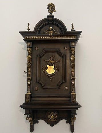 Kast - Hout, Verguld messing - Wandkast in antieke stijl.