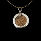 Middeleeuwen, kruisvaardersperiode Coin pendant,