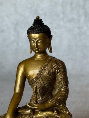 Boeddha met Vajra in hand 10.5 cm - Verguld brons - Azië