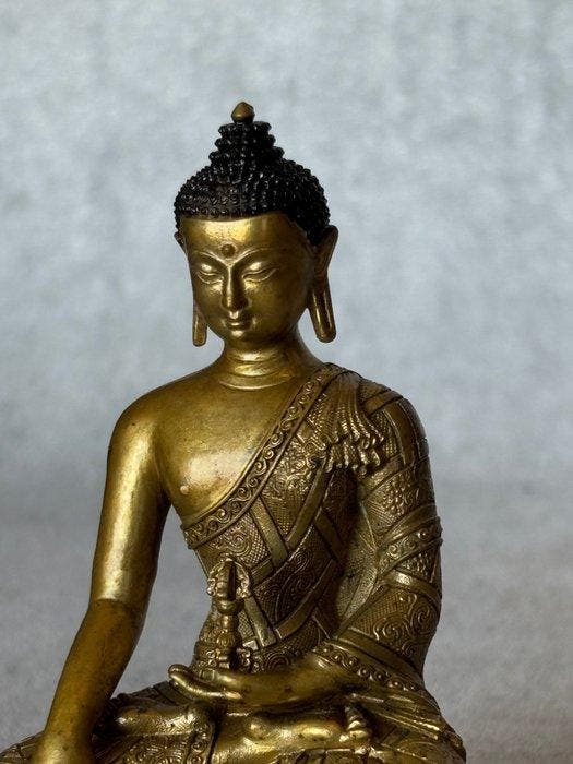 Boeddha met Vajra in hand 10.5 cm - Verguld brons - Azië, Antiek en Kunst, Antiek | Overige Antiek