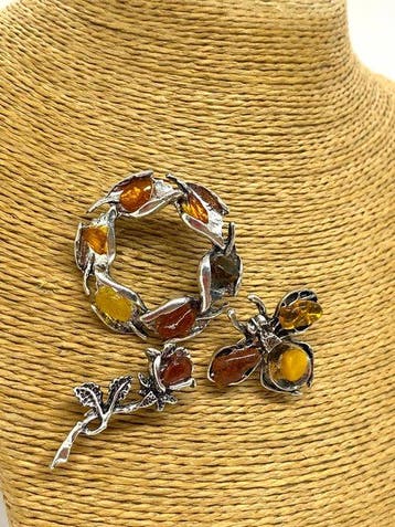 Trois Collections Artistiques : Scarabée Rose et Couronne -, Collections