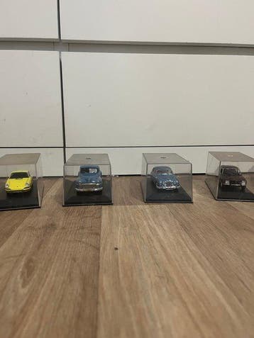 1:43 - Voiture miniature (11)