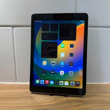 Apple iPad (5th Generation) 128GB Wifi - Mobiele telefoon