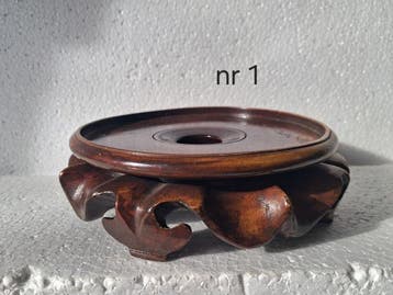 Standaard - Hout, 8 vintage hardhouten , displays , stands ,