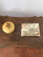 Doos (3) - Onyx, Textiel, Messing, Een kavel bestaande uit