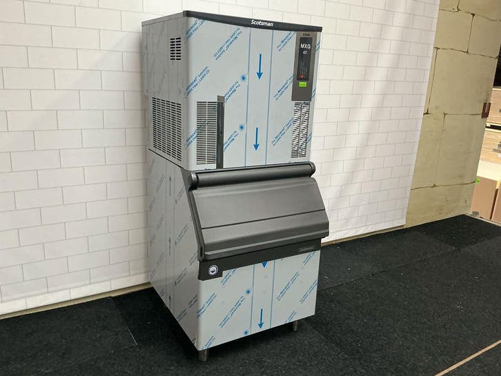 Scotsman ijsblokjes machine mxg 437 met bunker 170 KG, Zakelijke goederen, Horeca | Keukenapparatuur, Nieuw in verpakking, Koelen en Vriezen