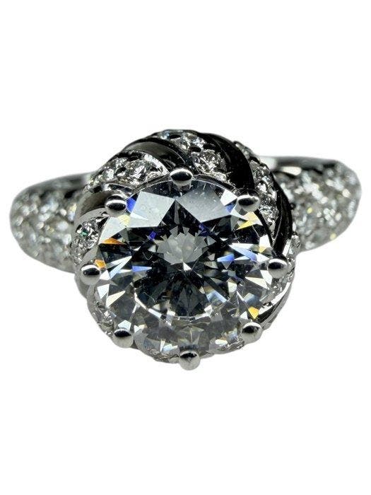 Ring - 18 karaat Witgoud - 2.63ct. tw. Diamant (Natuurlijk), Handtassen en Accessoires, Ringen