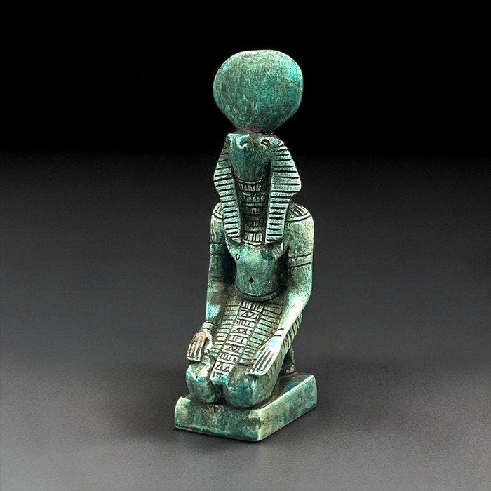 Replica van het oude Egyptische Zittend God Horus-beeld, Antiek en Kunst, Antiek | Overige Antiek