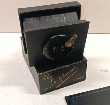 J.V. Paris : Le Gousset Astra No 1 Miniaturcamera Analoge