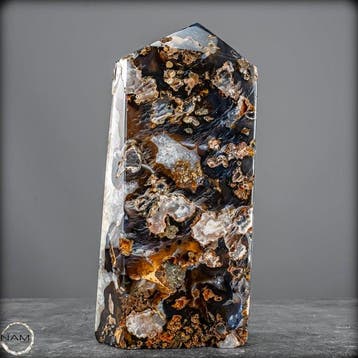 Agaat-obelisk met chalcedoondrusen – natuurlijk kunstwerk