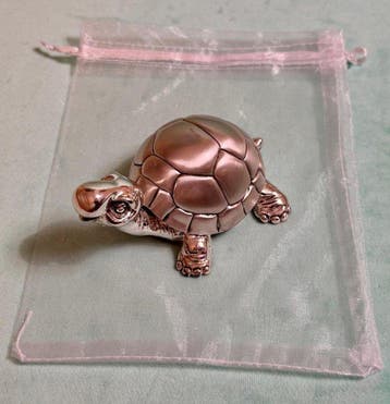 Nuova Max Art - Beeldje - Charming Tortoise with soft satin