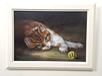 H.M. Bergen - Liggende kat met speeltje