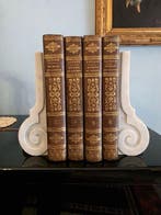 Serre-livres (2) - Marbre de Carrare - Une volute ionique