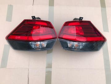 Nissan X-Trail T32 lift 17+ achterlicht links of rechts, Verzenden