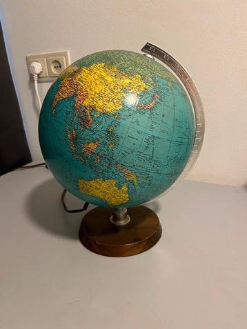 Pays-Bas - Le Monde; Verlichte wereldbol ca. 1990 – houten, Nieuw
