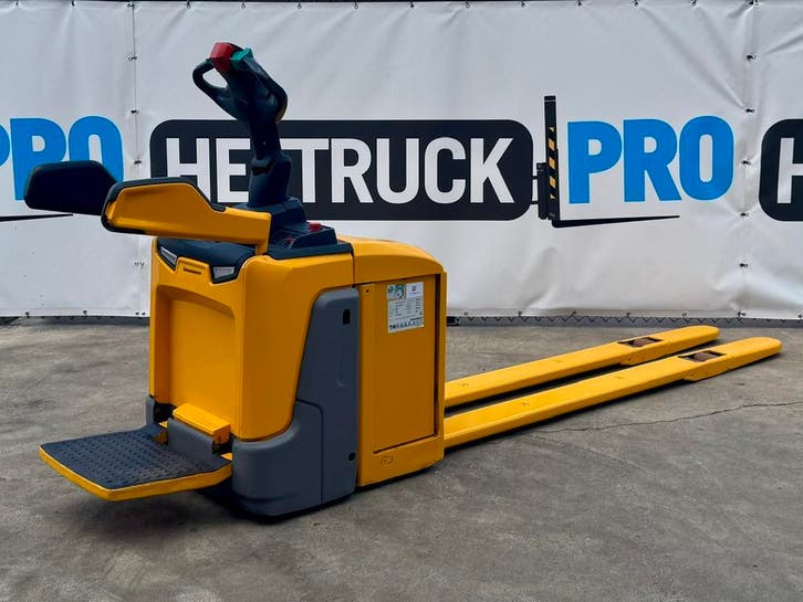 Jungheinrich ERE225 (2017) 240 cm vorken en 2022 batterij, Articles professionnels, Machines & Construction | Chariots élévateurs & Transport interne