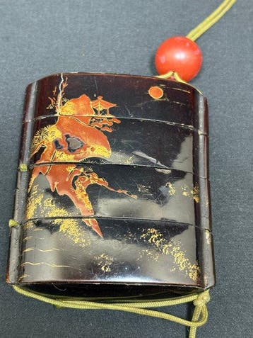 Paviljoen en dennenlandschap - Lak, Goud - Japan - Meiji, Antiek en Kunst