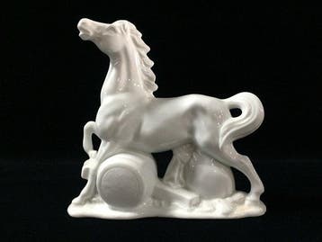 Fine Japanese Takahama Ware White Porcelain Horse Statue -, Antiek en Kunst