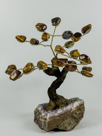 Prachtige tijgerogenboom op Amethist Geode – tiger-Gemstone