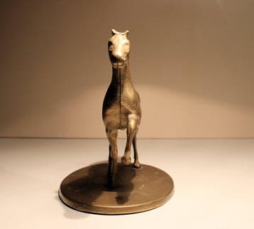 Statuette, Paardenbeeld in geel koper - 16 cm - Cuivre,