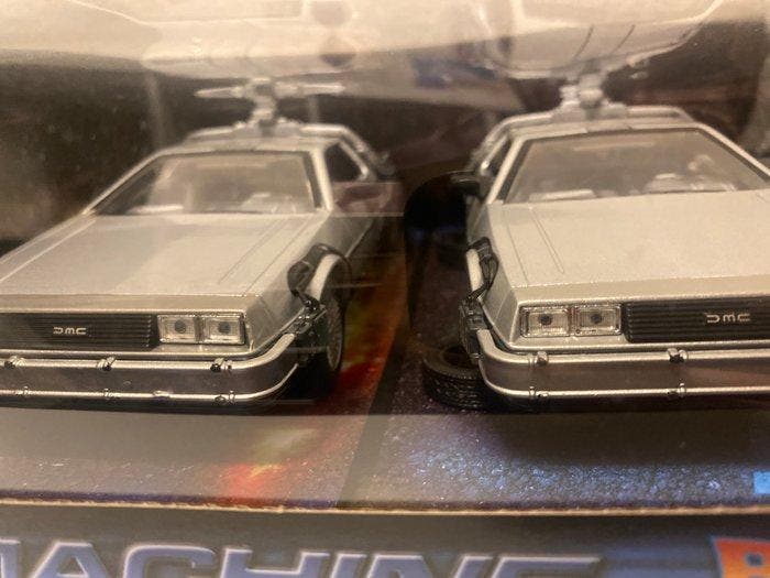Welly 1:24 - Modelauto (3) - DeLorean DMC-12 Time Machine, Hobby en Vrije tijd, Modelauto's | 1:5 tot 1:12