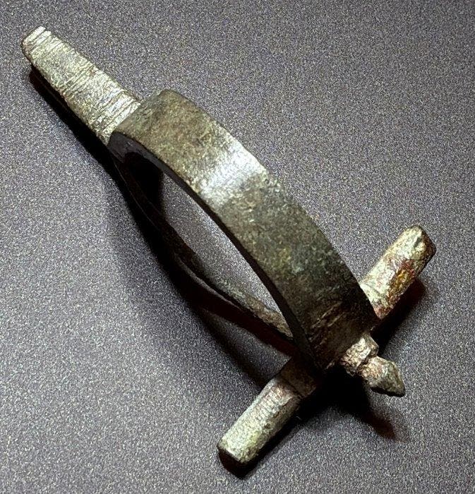 Romain antique Fibule en bronze emblématique du légionnaire, Antiquités & Art, Antiquités | Autres Antiquités