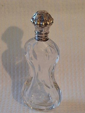 Flacon de parfum - Flacon de parfum en cristal antique.